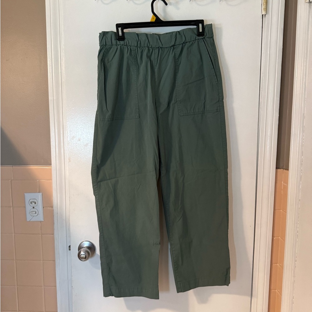 GAP Green Cargo Pants with Relaxed Fit